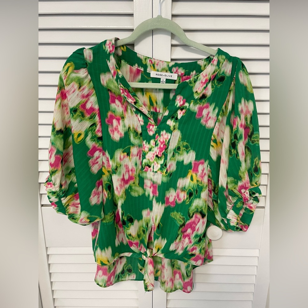 Adorable tie front blouse